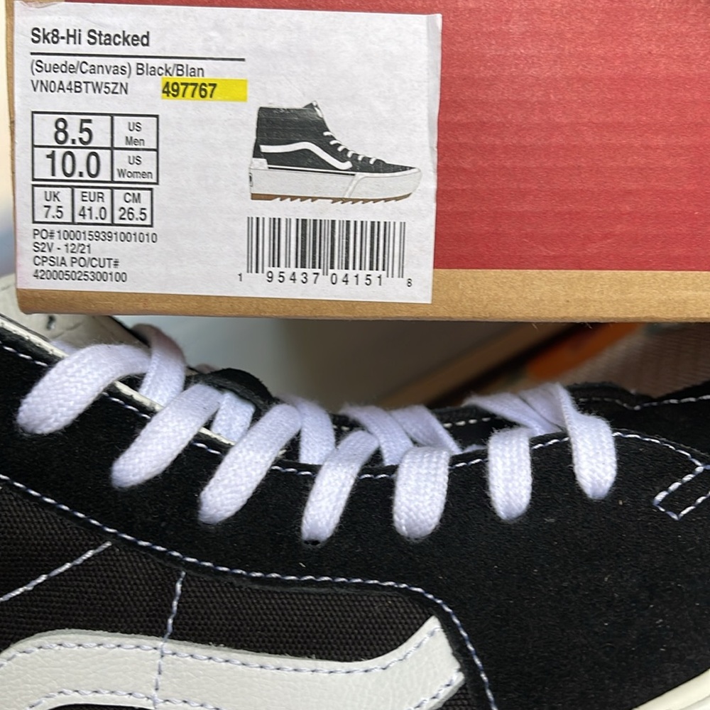 Vans Men’s Sk8-Hi Stacked (Suede/Canvas) Black/Blan
VN0A4BTW5ZN
Platforms - Picture 16 of 16